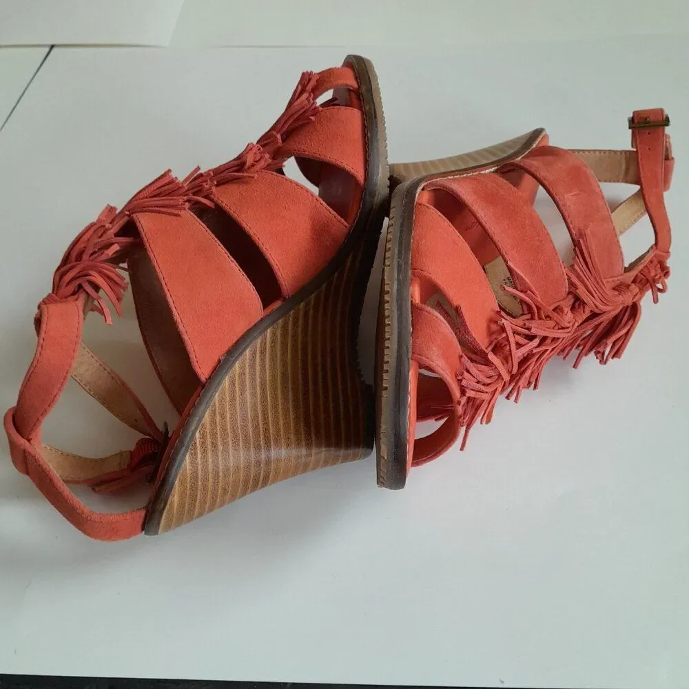 Tommy Bahama Palrinna Wedge Sandals Size 7 Tan Open Toe Tasseled Ankle Heel